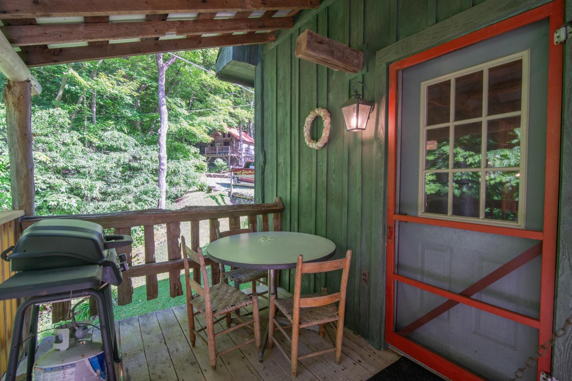 Moore House Inn & Cabins Marlinton Room photo