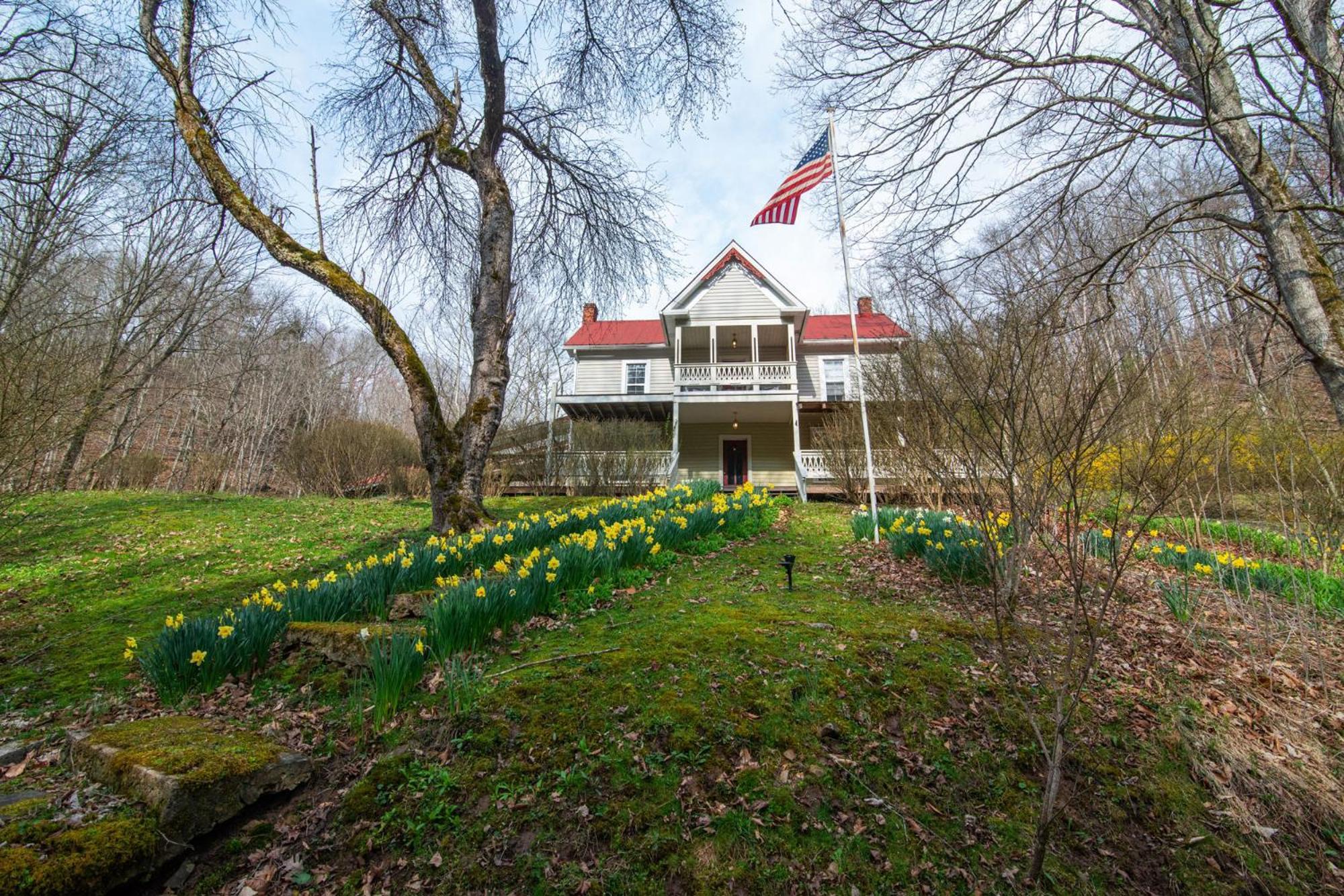 Moore House Inn & Cabins Marlinton Exterior photo