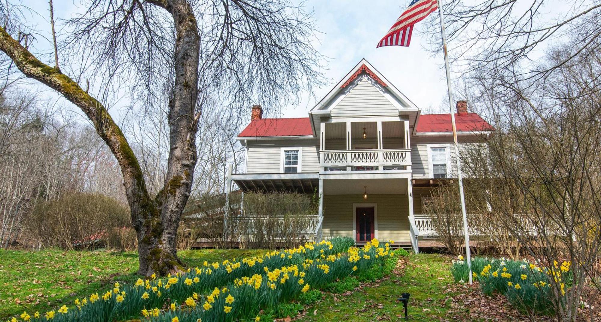 Moore House Inn & Cabins Marlinton Exterior photo