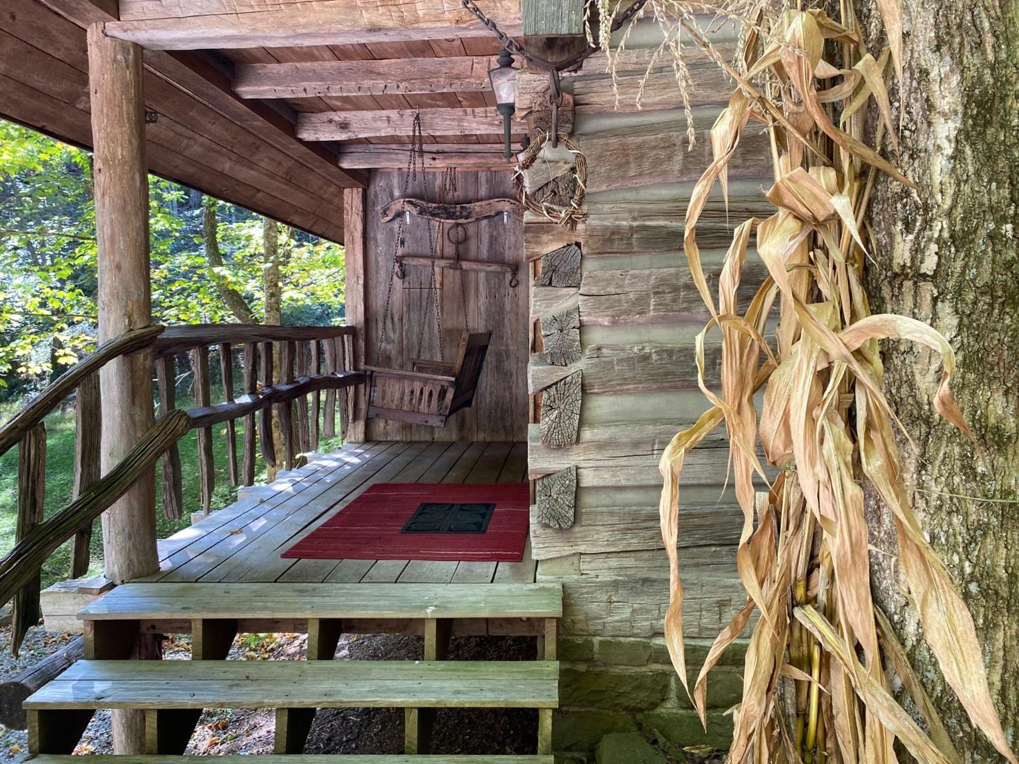 Moore House Inn & Cabins Marlinton Room photo