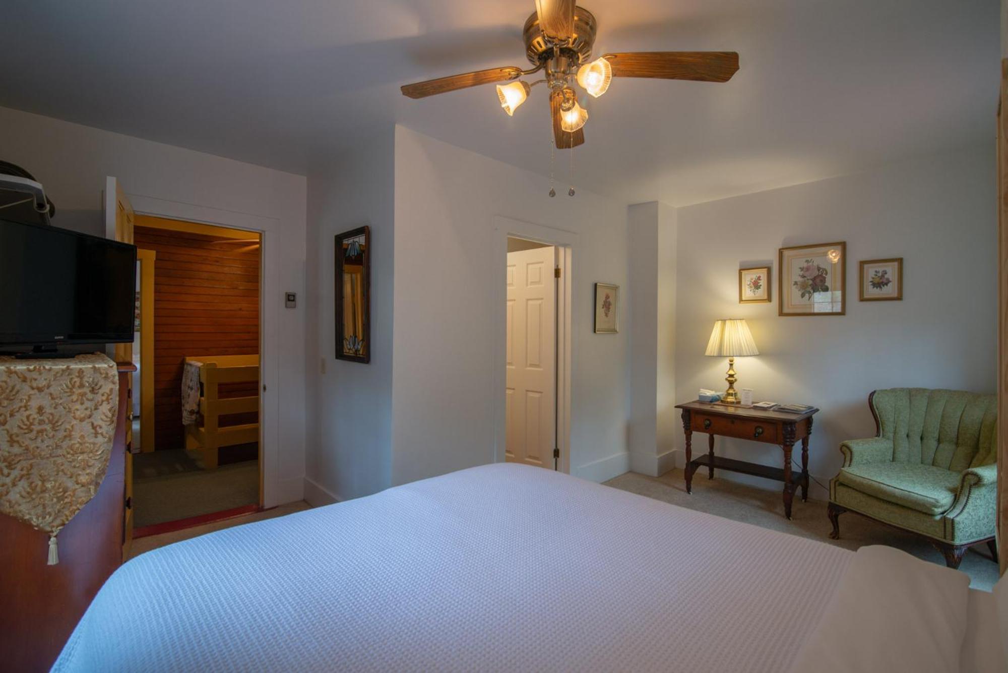 Moore House Inn & Cabins Marlinton Room photo